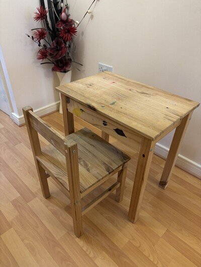 Children's Wooden Desk with Lift-Up Lid and chair Children's Wooden Desk with Lift-Up Lid and chair
