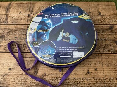 Child’s bed tent. Space Theme. Complete with case & Instructions.