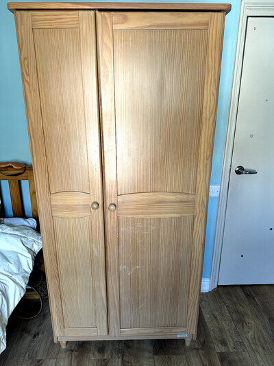 stunning oak wardrobe and chest of drawers set for nursery/ bedroom used great