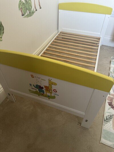 Children's 4pc Wood Bedroom Set: Toddler Bed, Wardrobe, Drawers, Desk