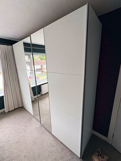 White/Silver Freestanding Wardrobe 2 Sliding Doors Mirrored Rail & Shelf
