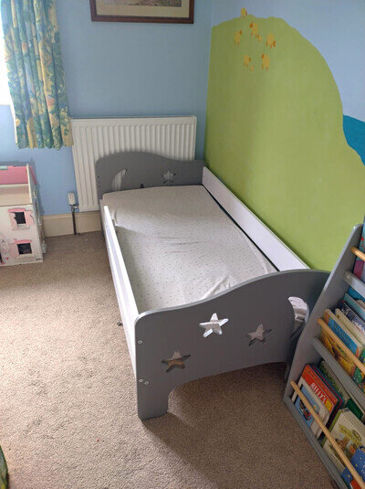 Toddler childs Single Wooden Bed Frame Star Pattern Guard Rails Mamas Papas